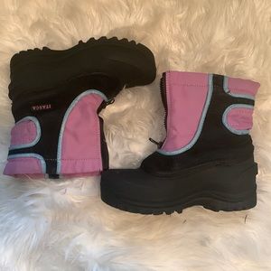 LIKE NEW ITASCA SNOW BOOTS